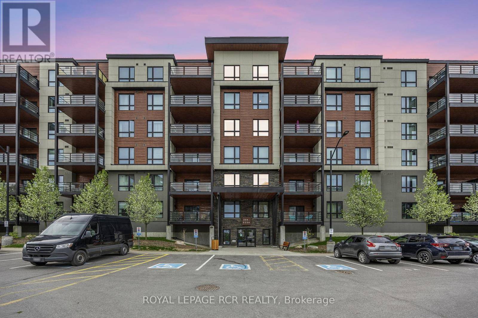 Barrie (0 West), ON L9J0H4,304 Essa RD #203