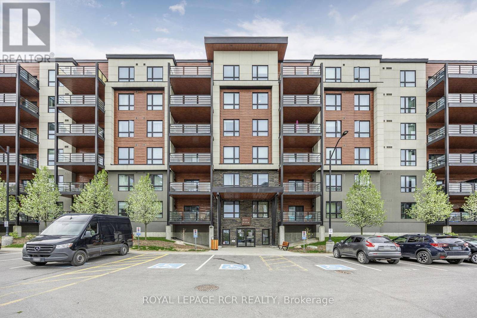 Barrie (0 West), ON L9J0H4,304 Essa RD #203