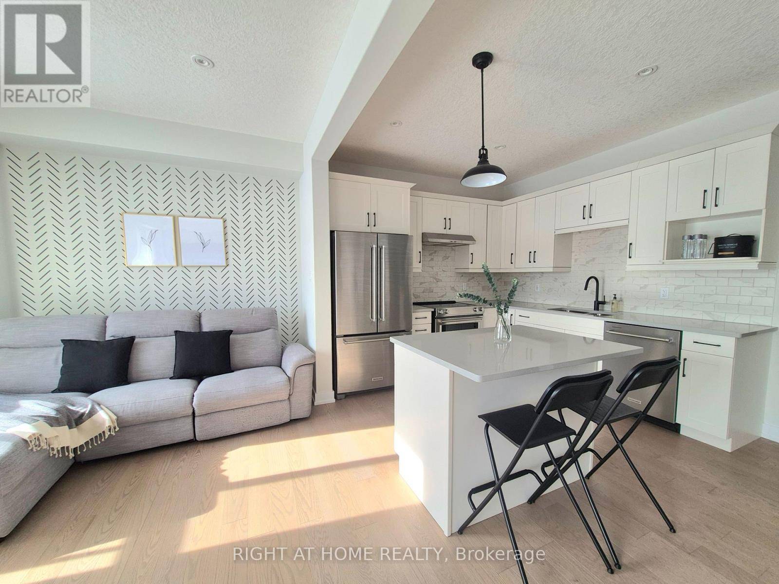 Collingwood, ON L9Y3B7,89 ARCHER AVENUE