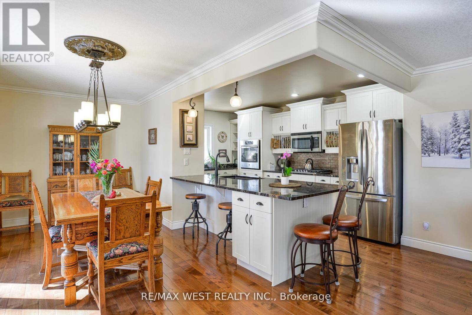 Springwater (hillsdale), ON L0L1V0,13 ALBERT STREET W
