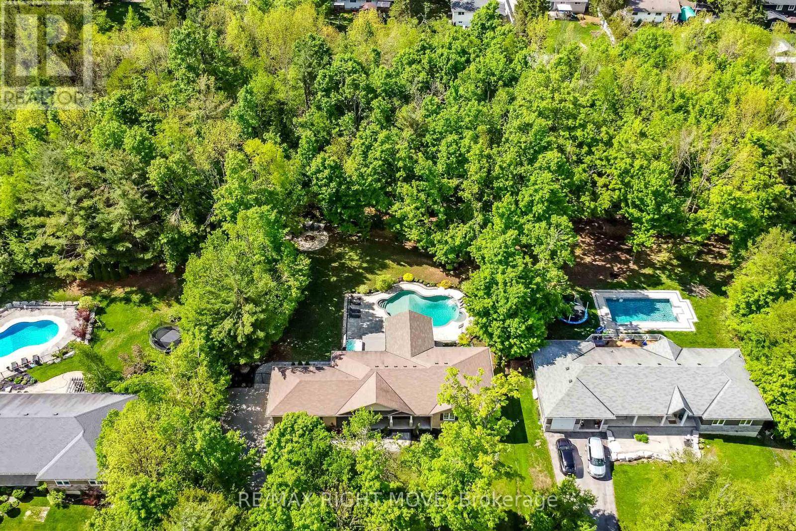 Oro-medonte (warminister), ON L3V0R5,10 MERRINGTON AVENUE