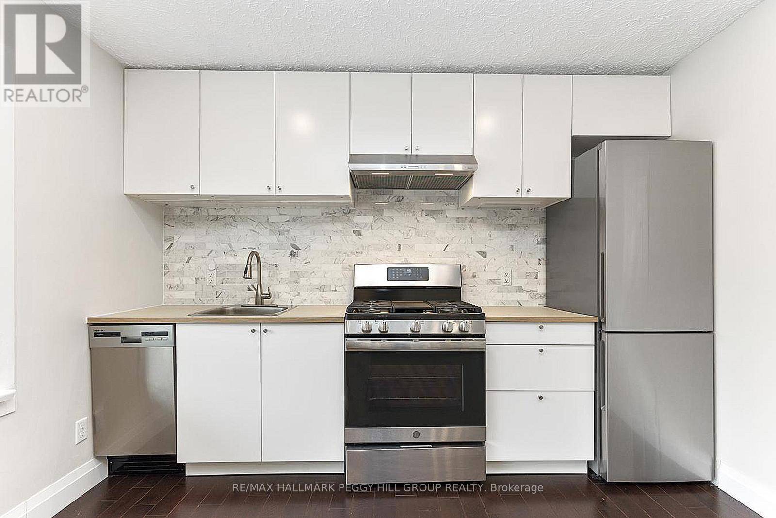 Barrie (wellington), ON L4M3H9,152 OWEN STREET
