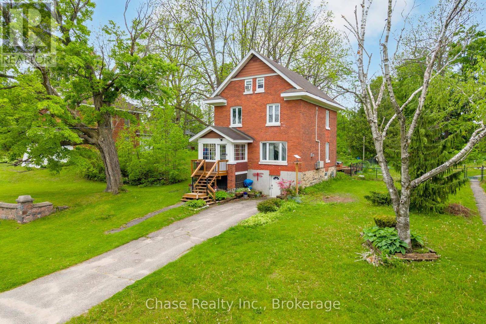 Tay (port Mcnicoll), ON L0K1R0,746 SIXTH AVENUE