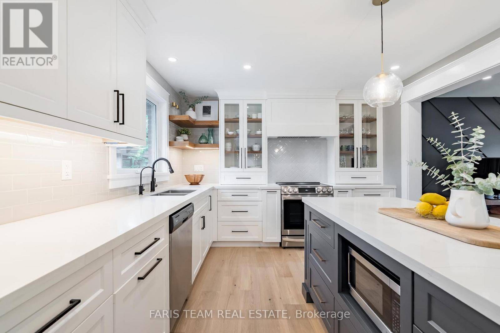 Springwater (midhurst), ON L9X0P2,8 MALTA CRESCENT
