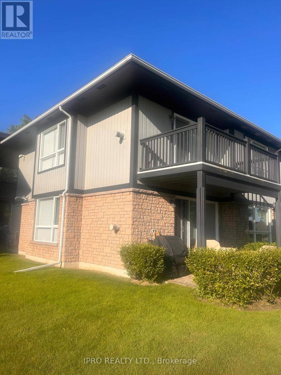 Collingwood, ON L9Y5C7,445 Mariners WAY #8