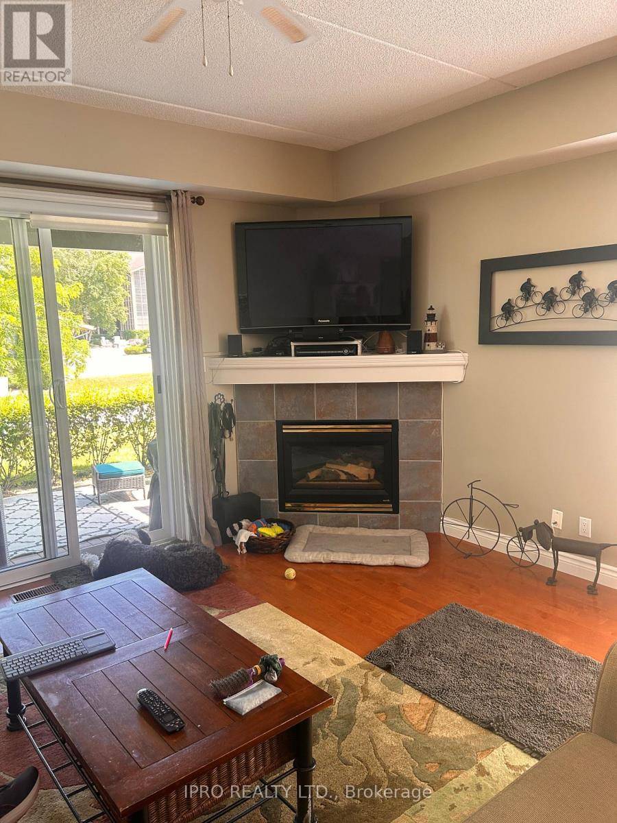 Collingwood, ON L9Y5C7,445 Mariners WAY #8