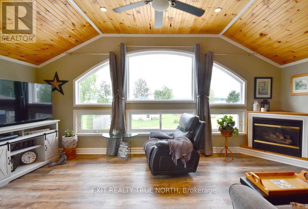 Springwater (elmvale), ON L0L1P0,5632 PENETANGUISHENE ROAD