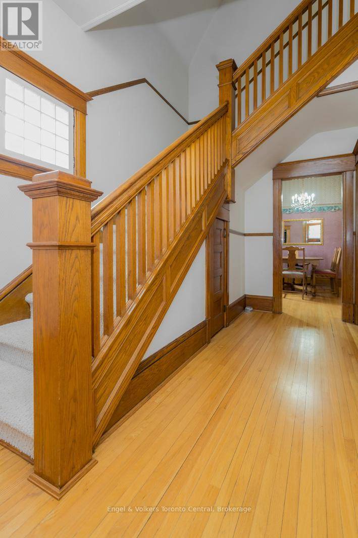 Collingwood, ON L9Y3T6,299 NAPIER STREET
