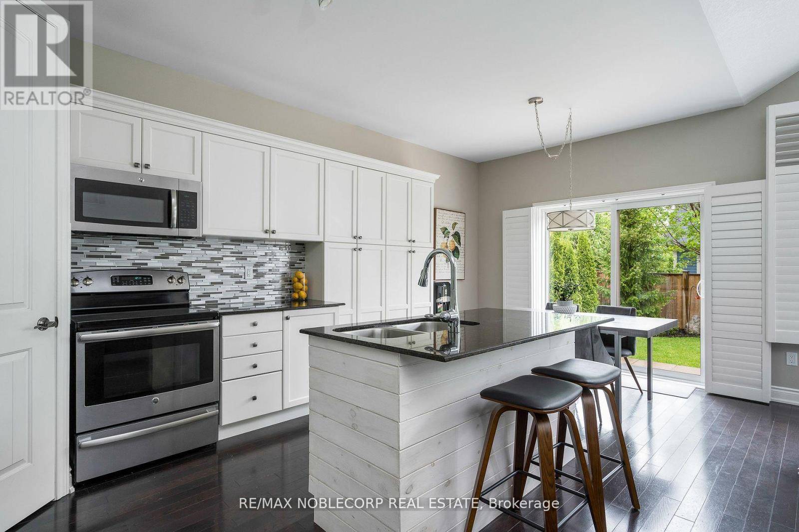 Collingwood, ON L9Y3Z1,22 HUGHES STREET