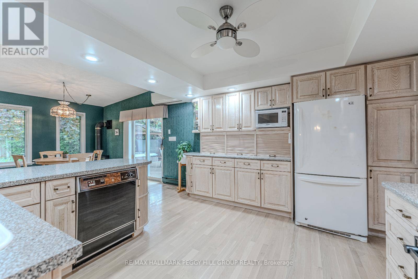 Springwater (centre Vespra), ON L9X1T5,3384 DOBSON ROAD