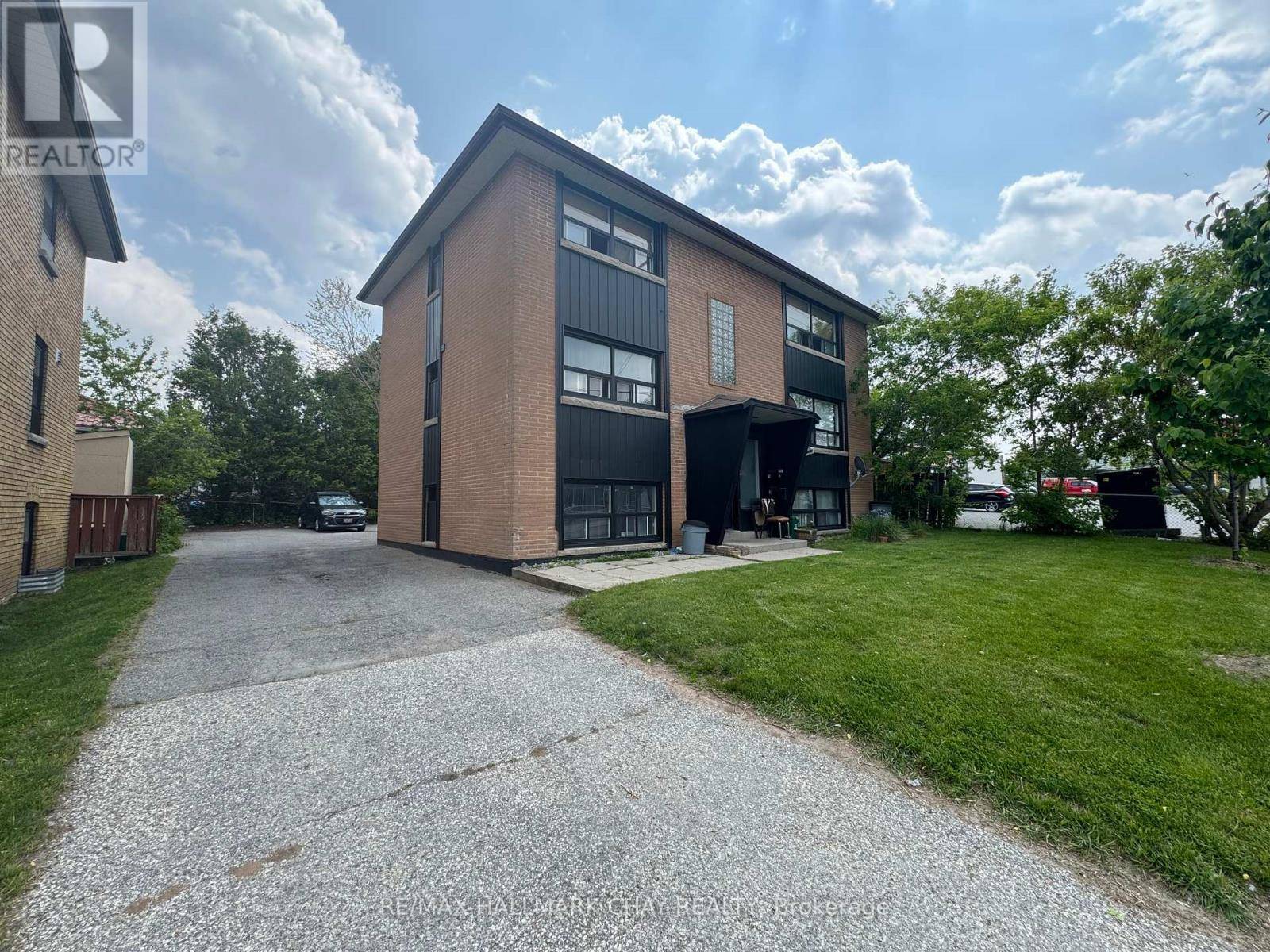Barrie (codrington), ON L4M3Y9,153 ST VINCENT STREET