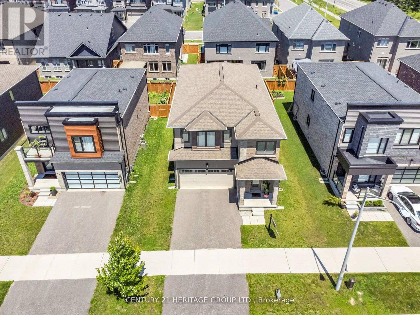Barrie (holly), ON L9J0J1,13 MABERN STREET