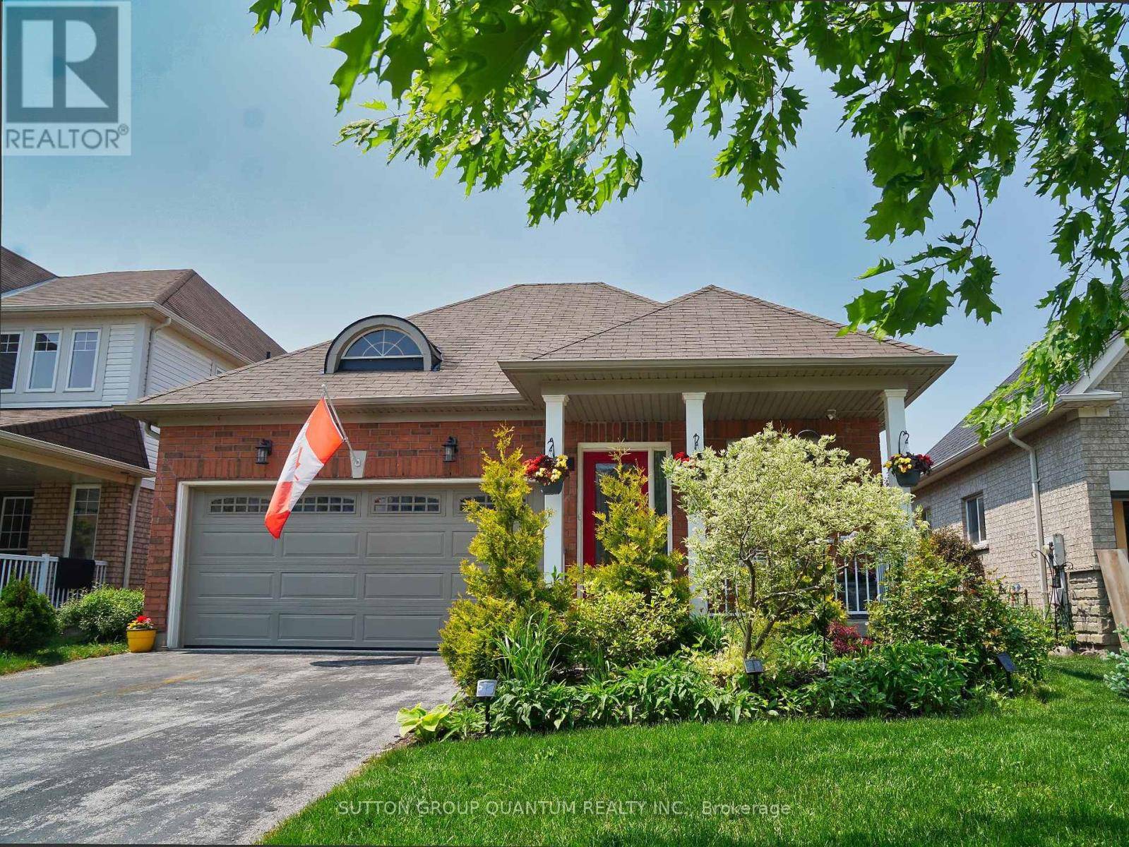 Barrie (innis-shore), ON L4M0B8,71 VERSAILLES CRESCENT