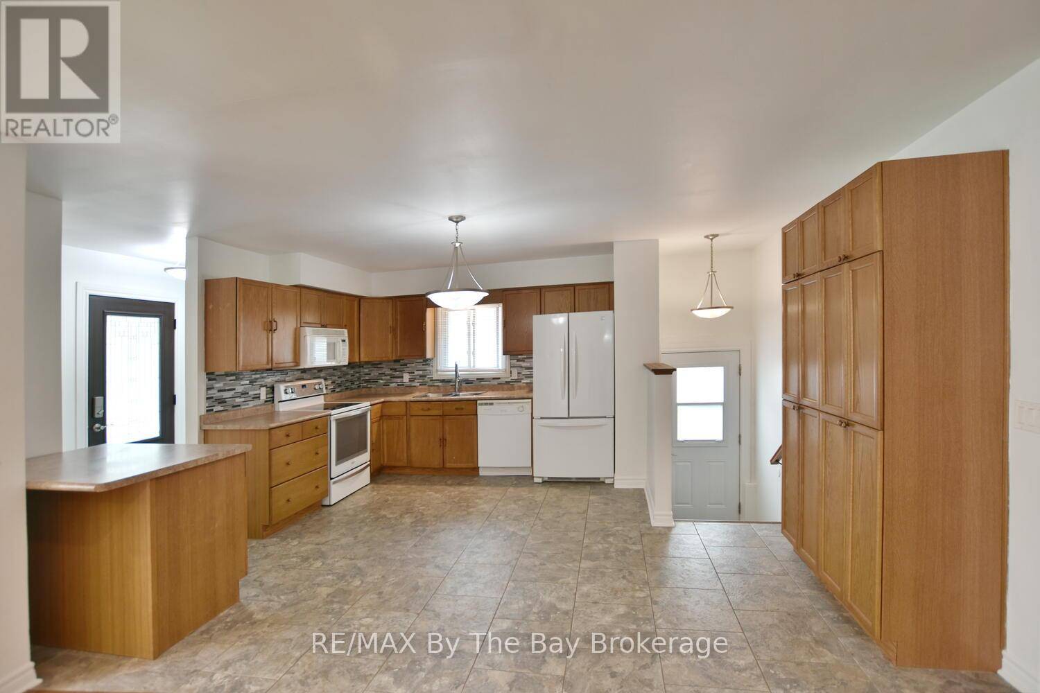 Wasaga Beach, ON L9Z2W3,11 CARIBBEAN DRIVE
