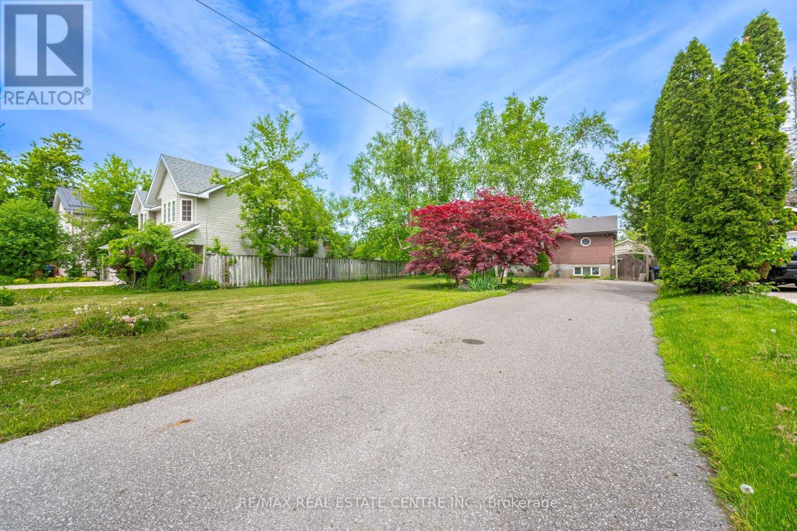 Collingwood, ON L9Y3J3,141 ELM STREET
