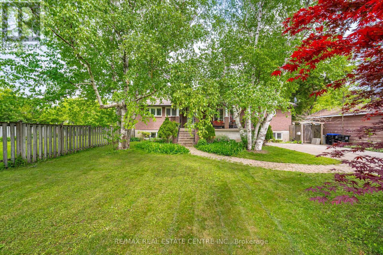 Collingwood, ON L9Y3J3,141 ELM STREET