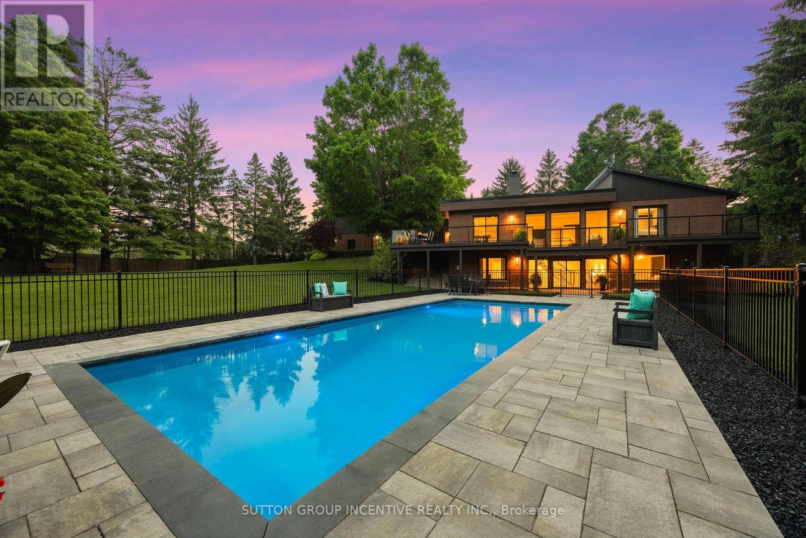 Barrie (bayshore), ON L4N4J8,214 HICKORY LANE