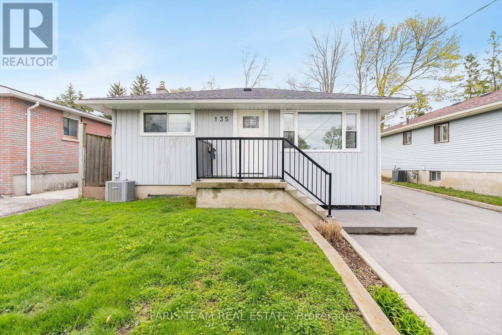 Barrie (wellington), ON L4M2H6,135 GUNN STREET