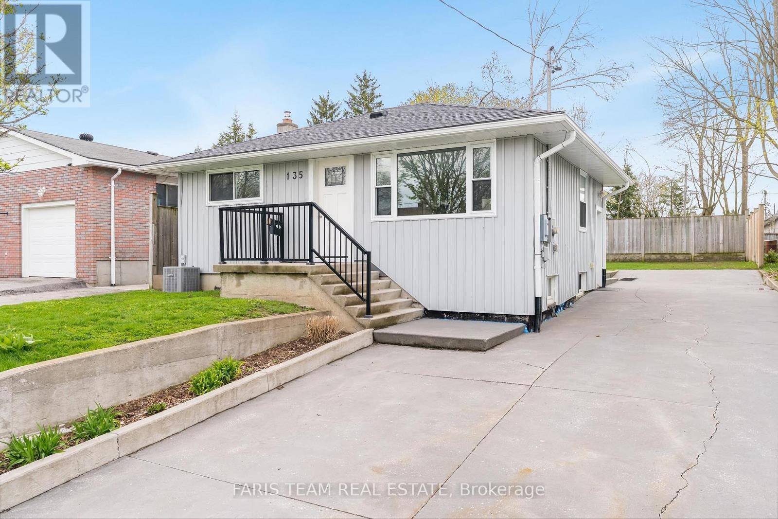 Barrie (wellington), ON L4M2H6,135 GUNN STREET