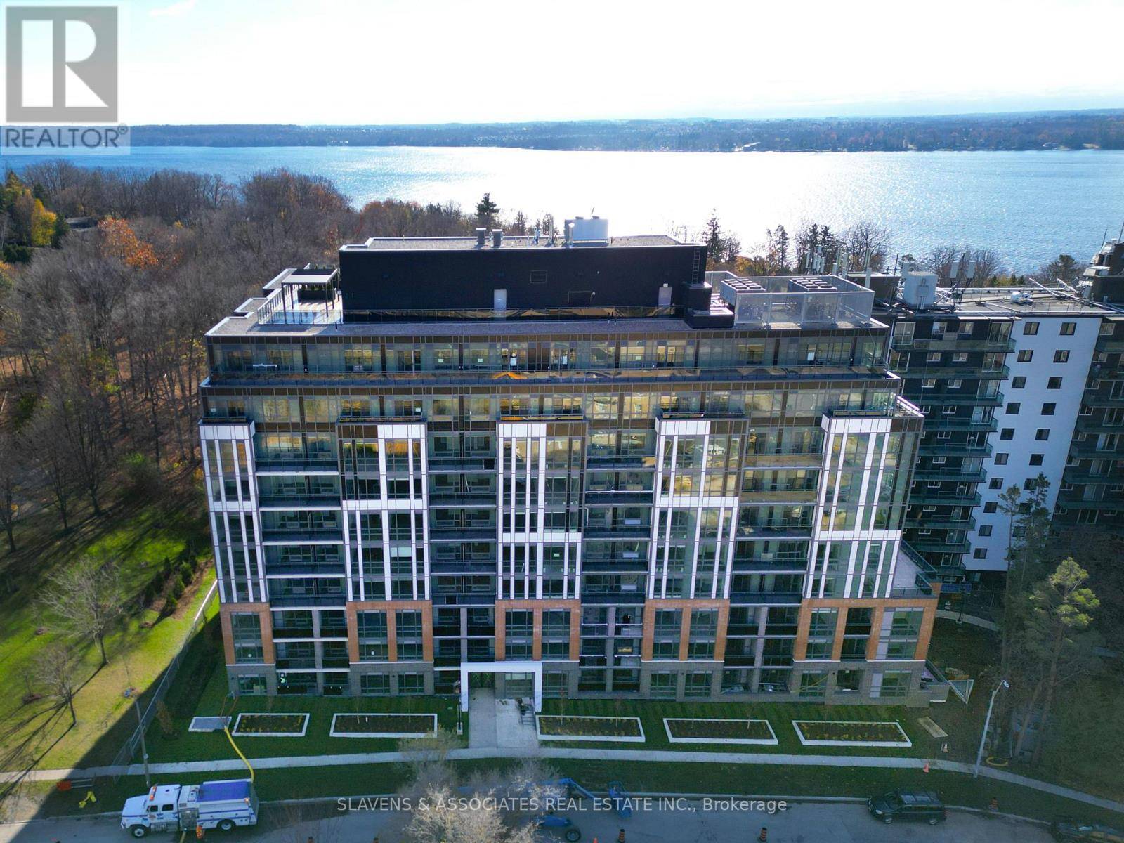 Barrie (north Shore), ON L4M0L6,41 Johnson ST #814
