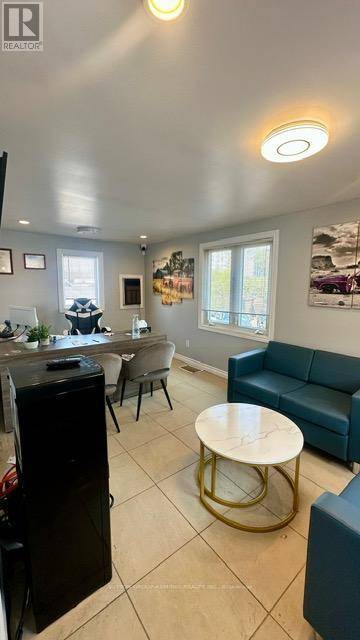 Barrie (lakeshore), ON L4N3B2,119 BRADFORD STREET