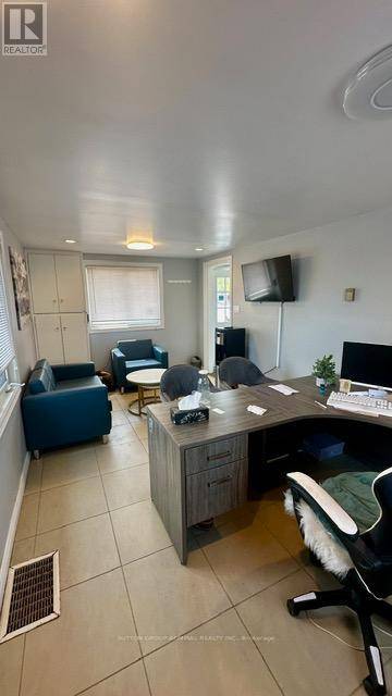 Barrie (lakeshore), ON L4N3B2,119 BRADFORD STREET