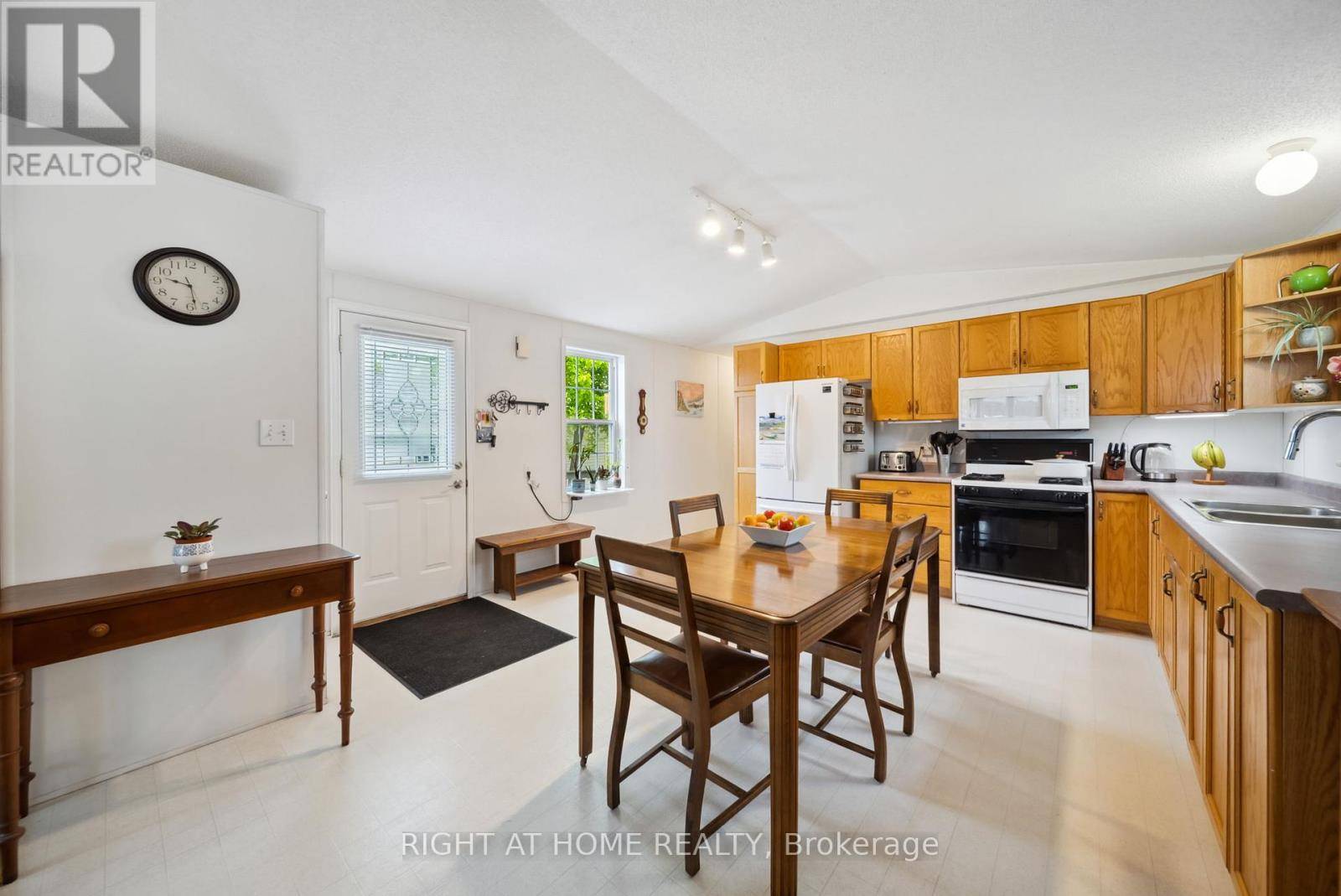 Severn, ON L3V6H4,4117 ASH CRESCENT