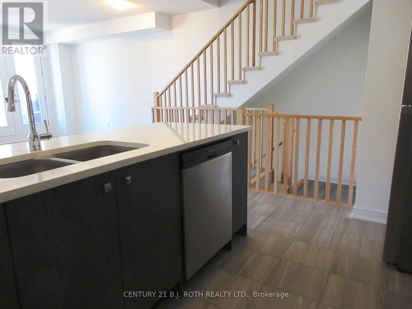 Barrie (innis-shore), ON L9J0N7,44 RED MAPLE LANE