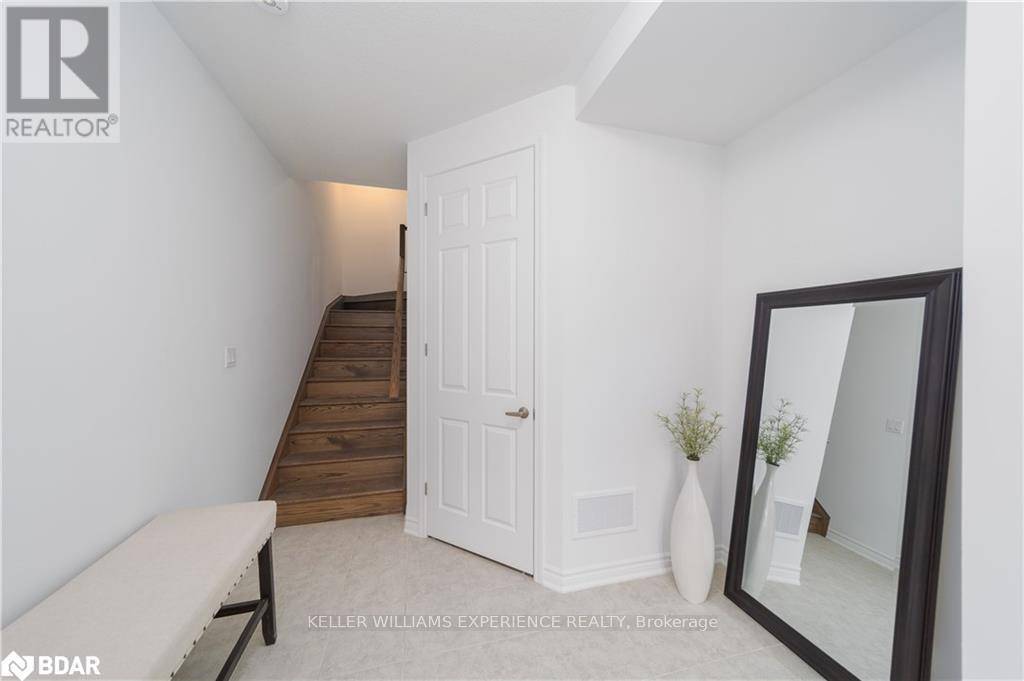 Barrie, ON L8J1A4,96 ENNERDALE STREET