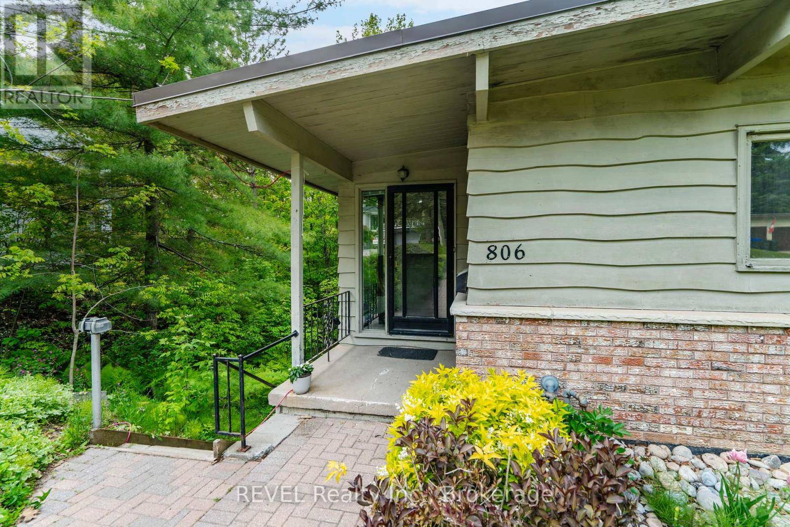 Midland, ON L4R1B6,806 VICTORIA STREET