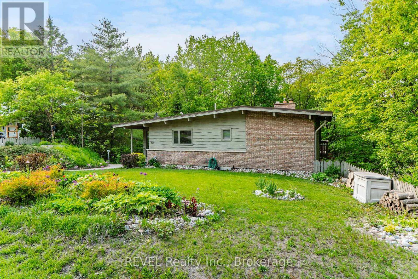 Midland, ON L4R1B6,806 VICTORIA STREET