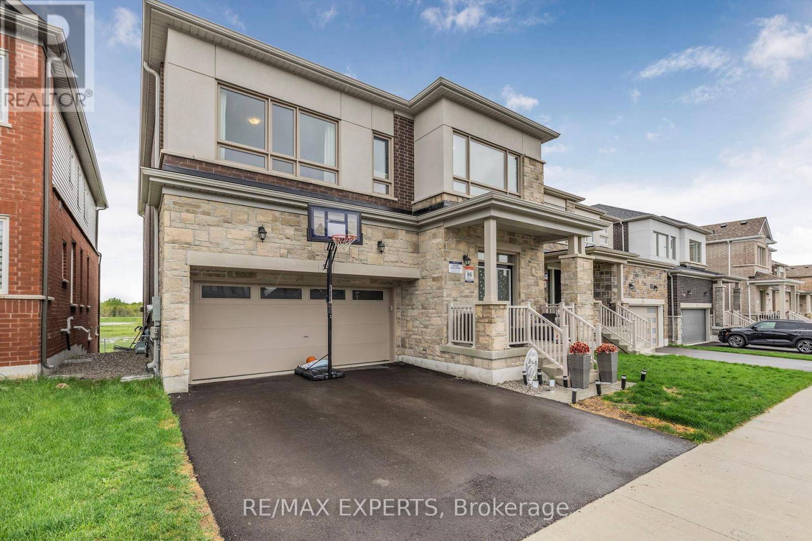 Barrie, ON L9J0P3,58 SHEPHERD DRIVE