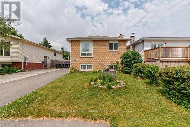 Collingwood, ON L9Y4N7,29 COURTICE CRESCENT