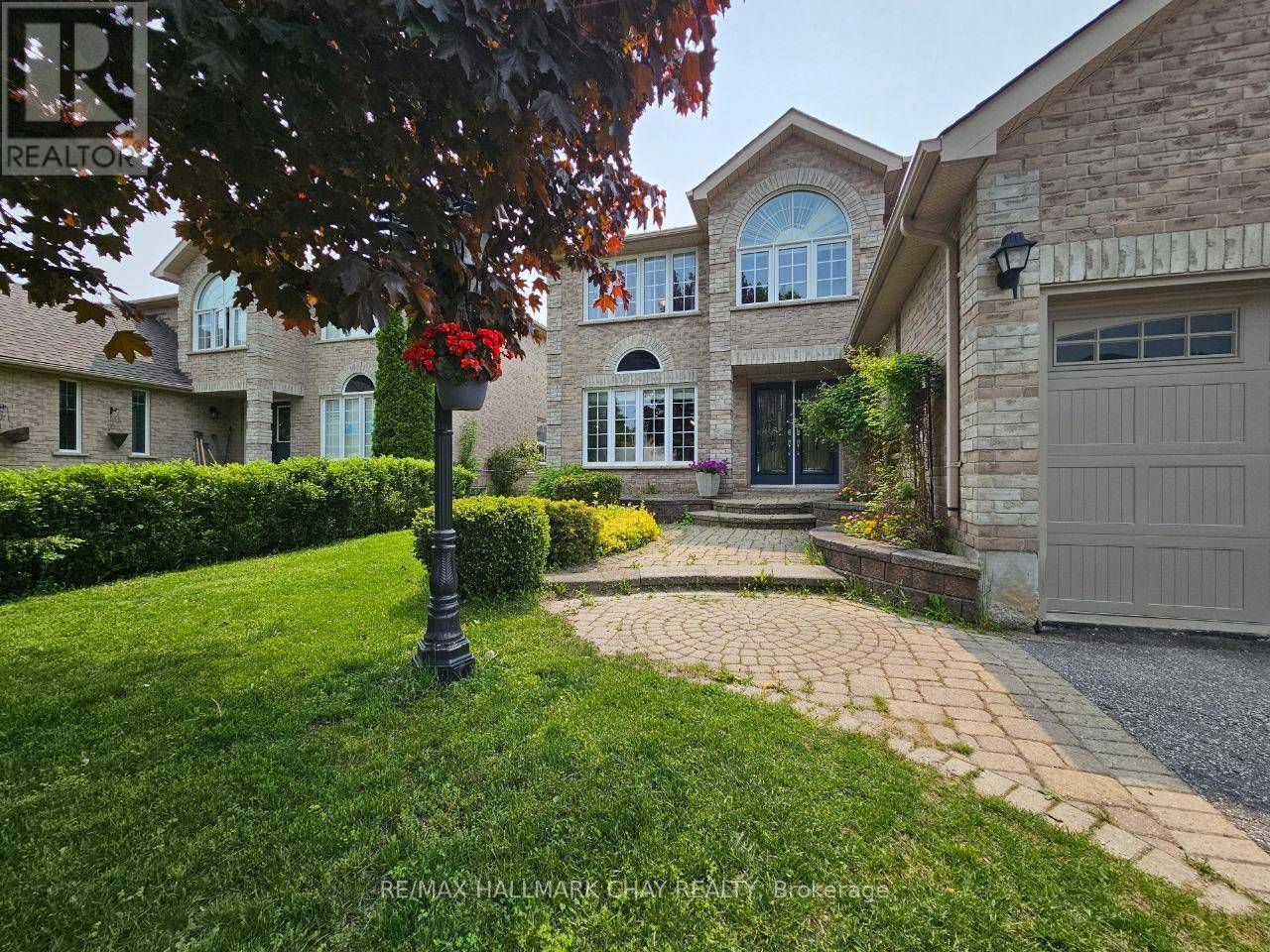 Barrie (east Bayfield), ON L4M6X1,53 LIVIA HERMAN WAY