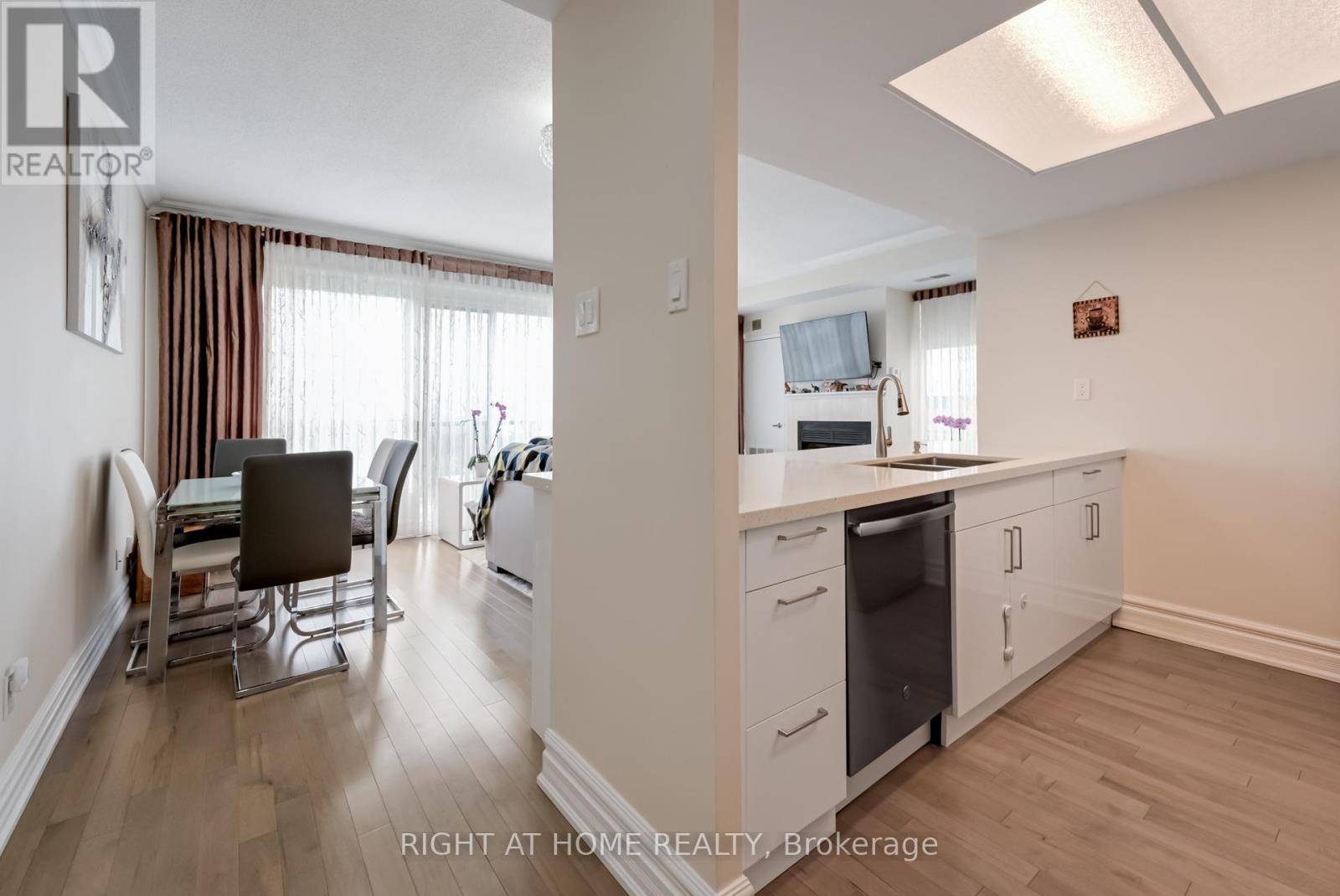 Barrie (lakeshore), ON L4N7R6,75 Ellen ST #1701