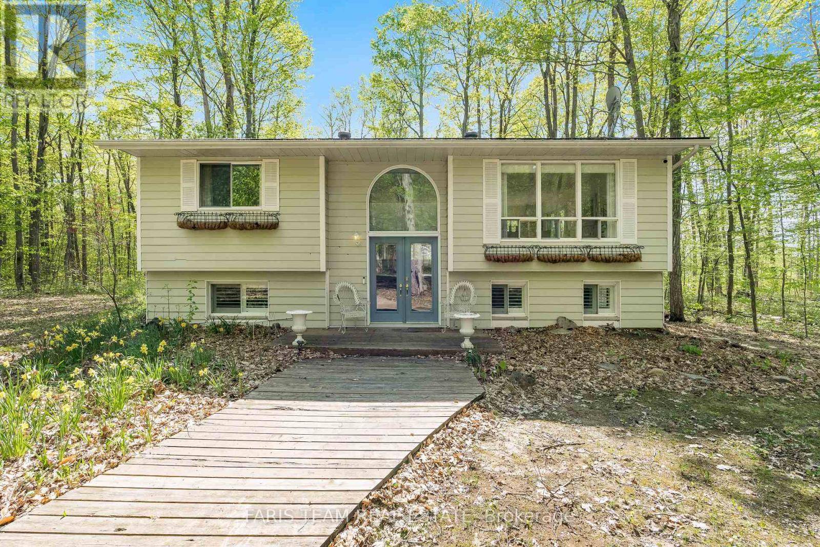Tiny, ON L9M0M6,104 SILVER BIRCH DRIVE