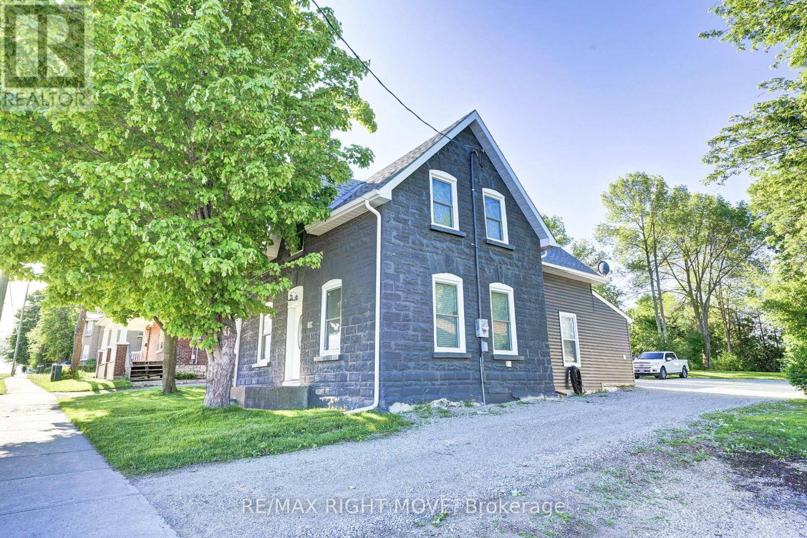 Orillia, ON L3V1N6,209 ATHERLEY ROAD