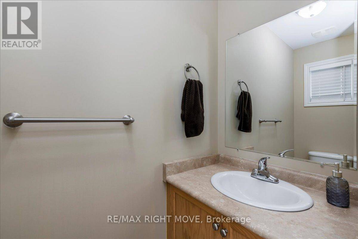 Orillia, ON L3V1J5,62 MICHELLE DRIVE