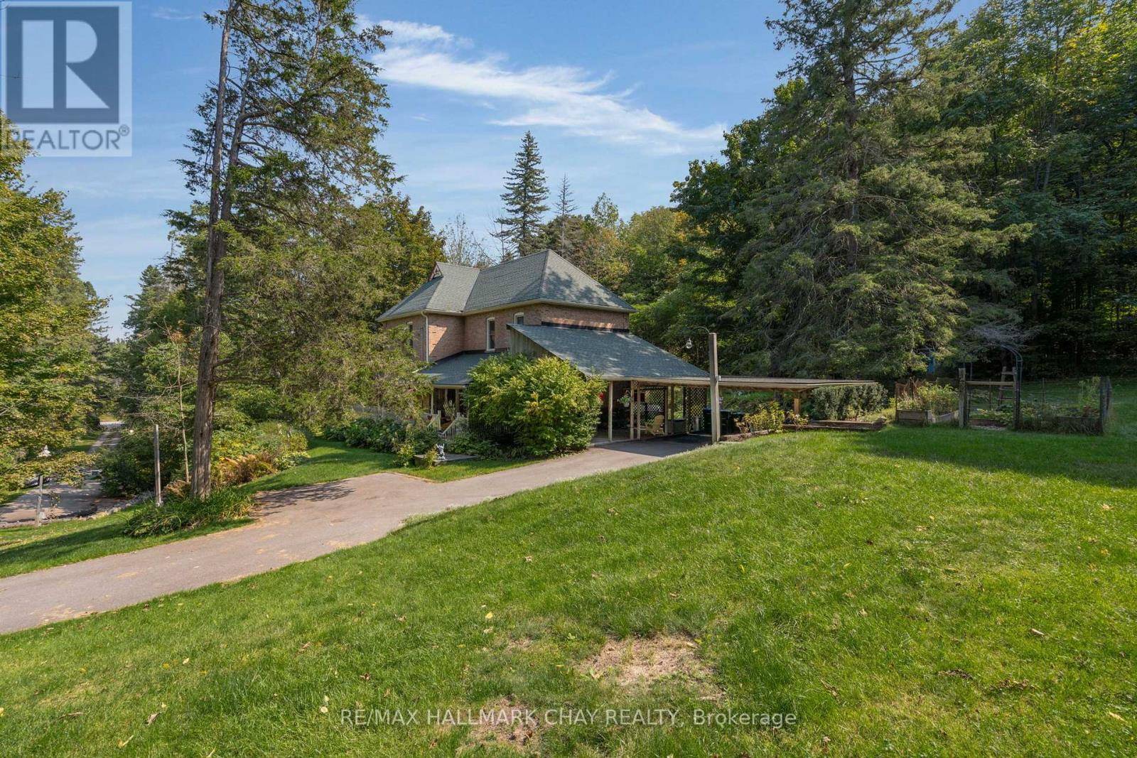 Springwater (hillsdale), ON L0L1V0,4950 PENETANGUISHENE ROAD