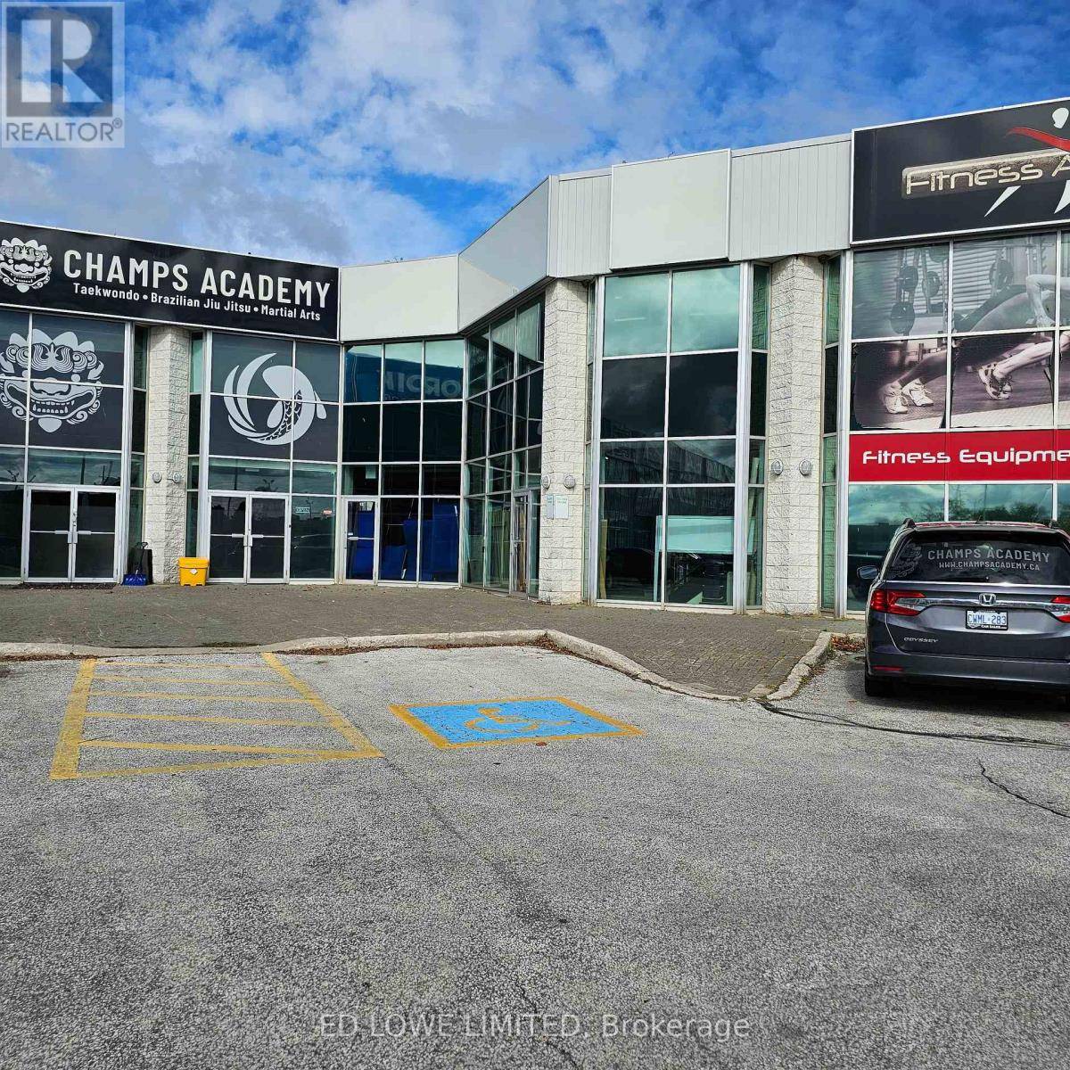 Barrie (0 West), ON L4N9P6,556 BRYNE DR #12/13