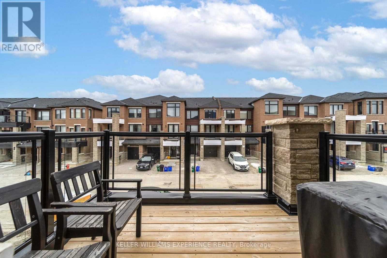 Barrie (innis-shore), ON L9J0N4,18 RED MAPLE LANE