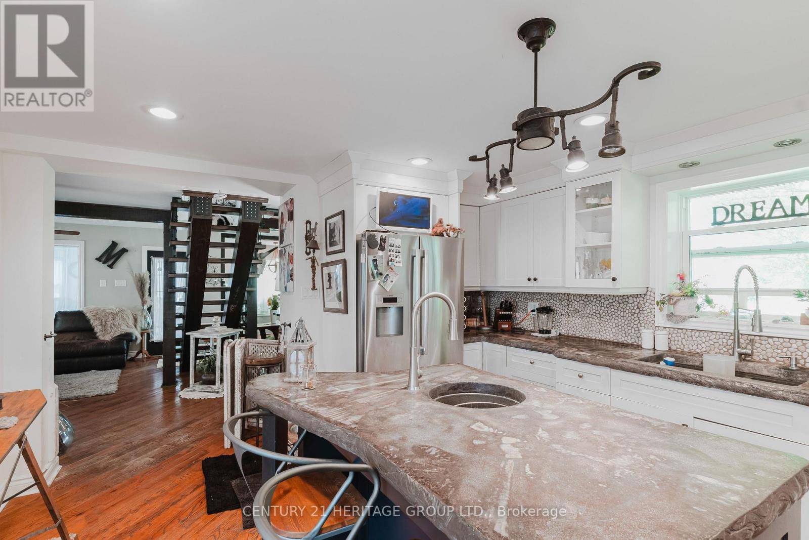Springwater, ON L0L1Y2,2090 Northeast Hwy 26 #on