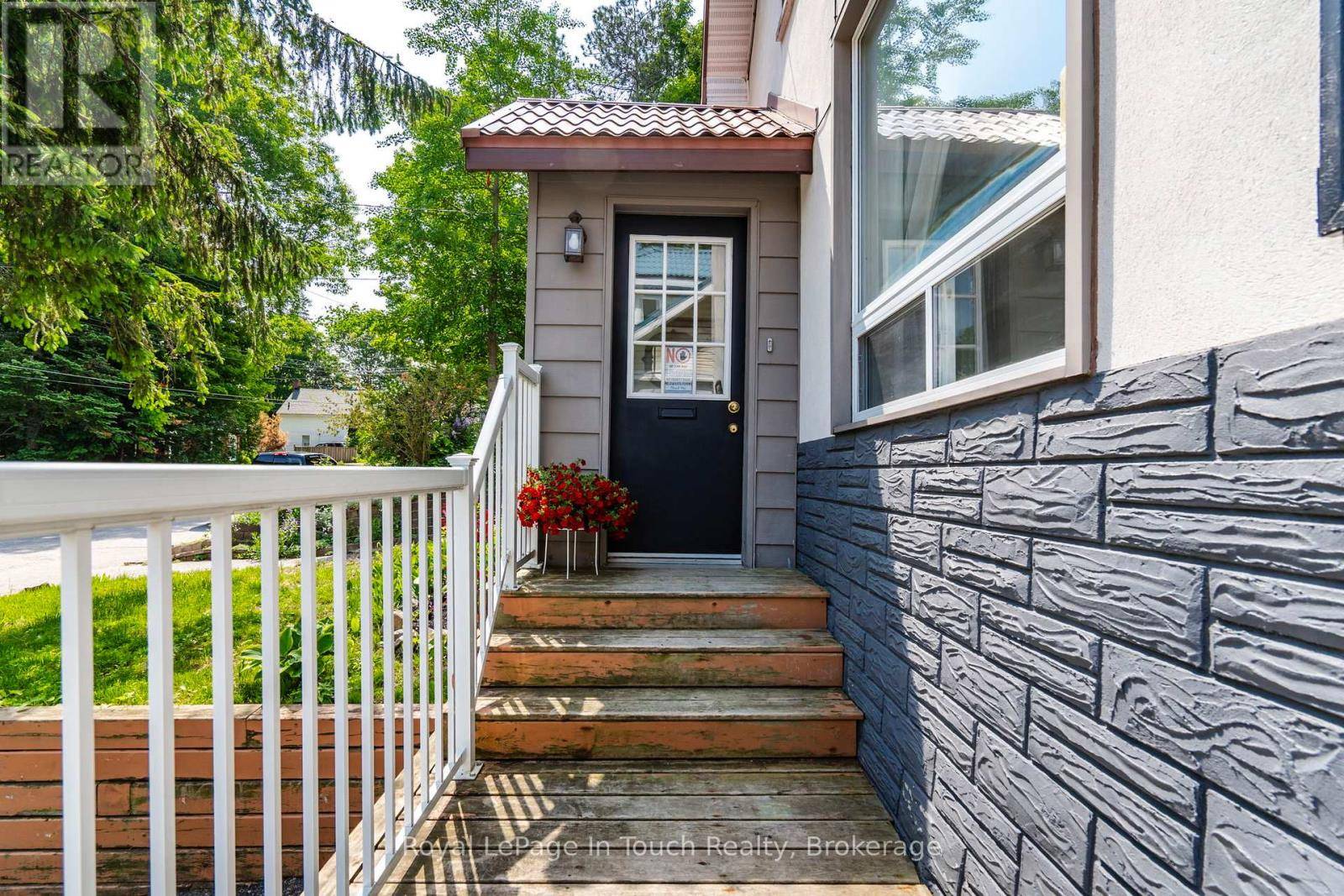 Midland, ON L4R3S7,330 THIRD STREET