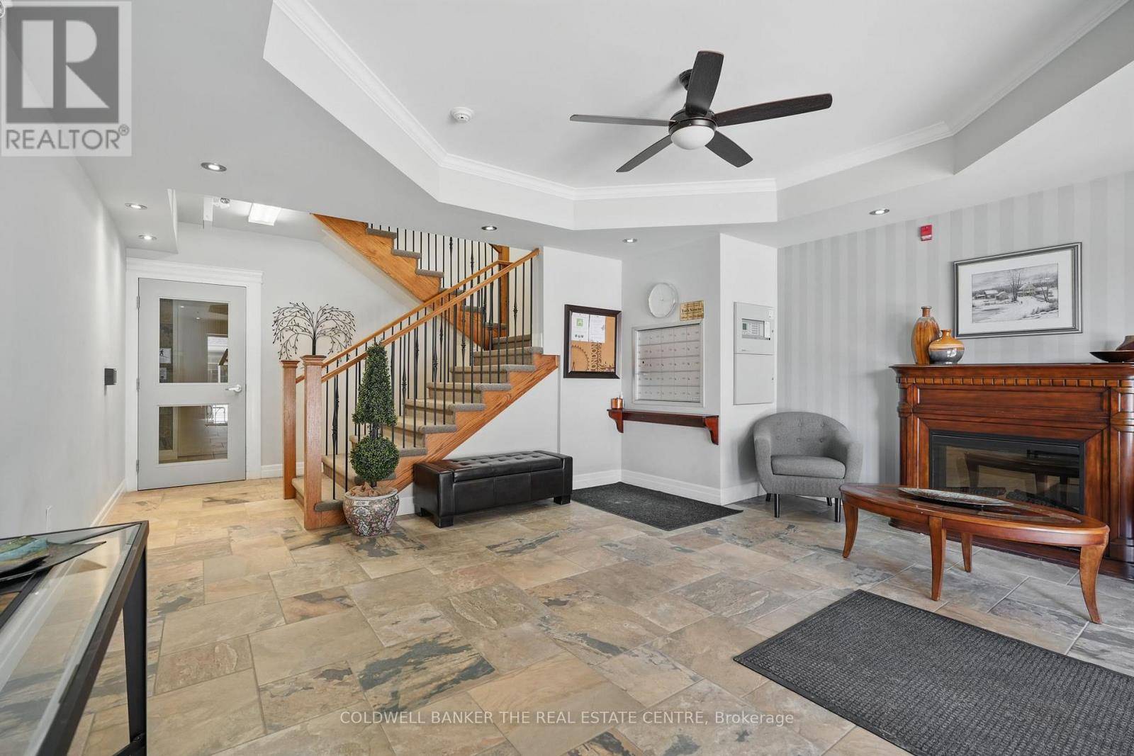 Springwater (elmvale), ON L0L1P0,19a Yonge ST North #305