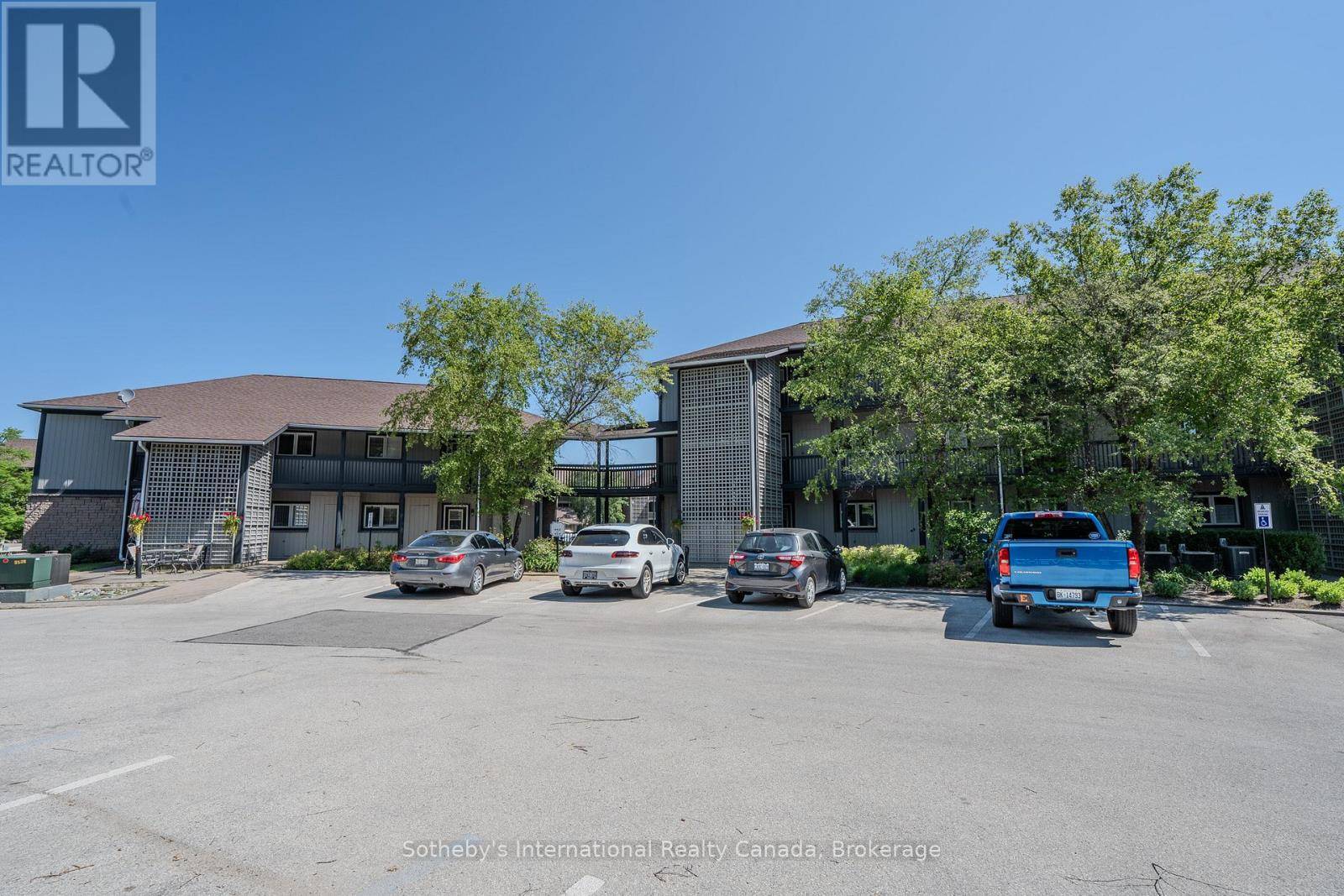 Collingwood, ON L9Y5C7,449 MARINERS WAY