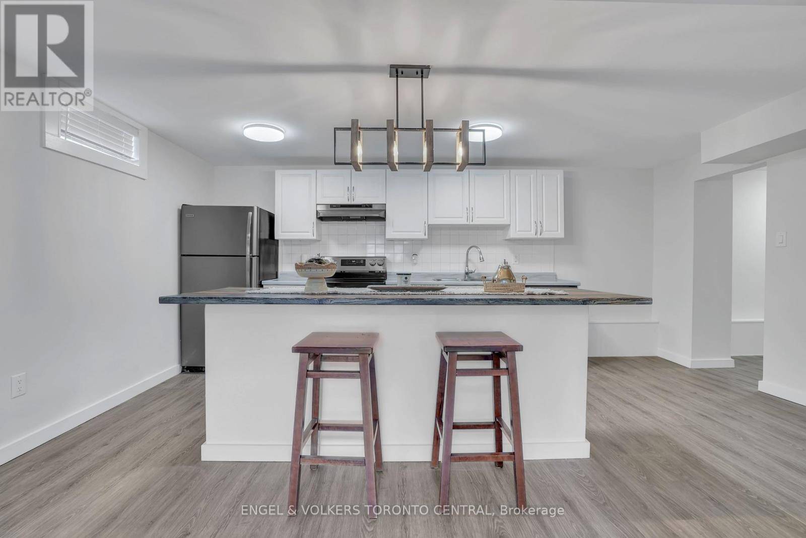 Barrie (0 North), ON L4N1M1,192 EDGEHILL DRIVE