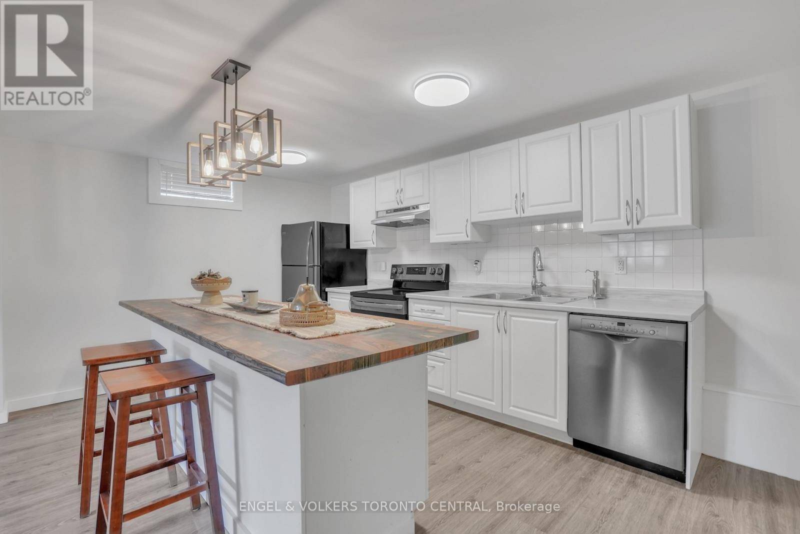 Barrie (0 North), ON L4N1M1,192 EDGEHILL DRIVE