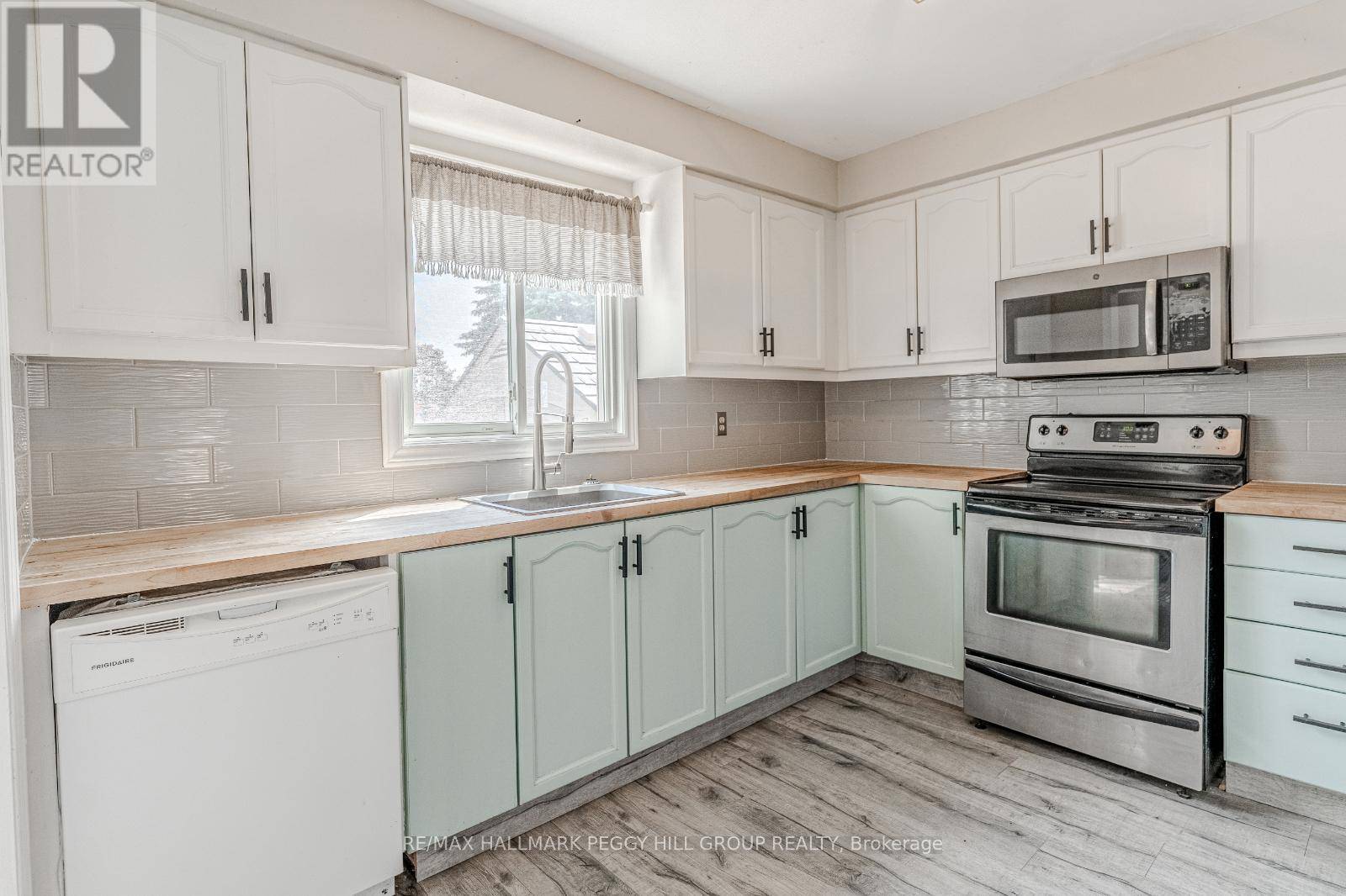 Barrie (grove East), ON L4M5W7,256 HICKLING TRAIL