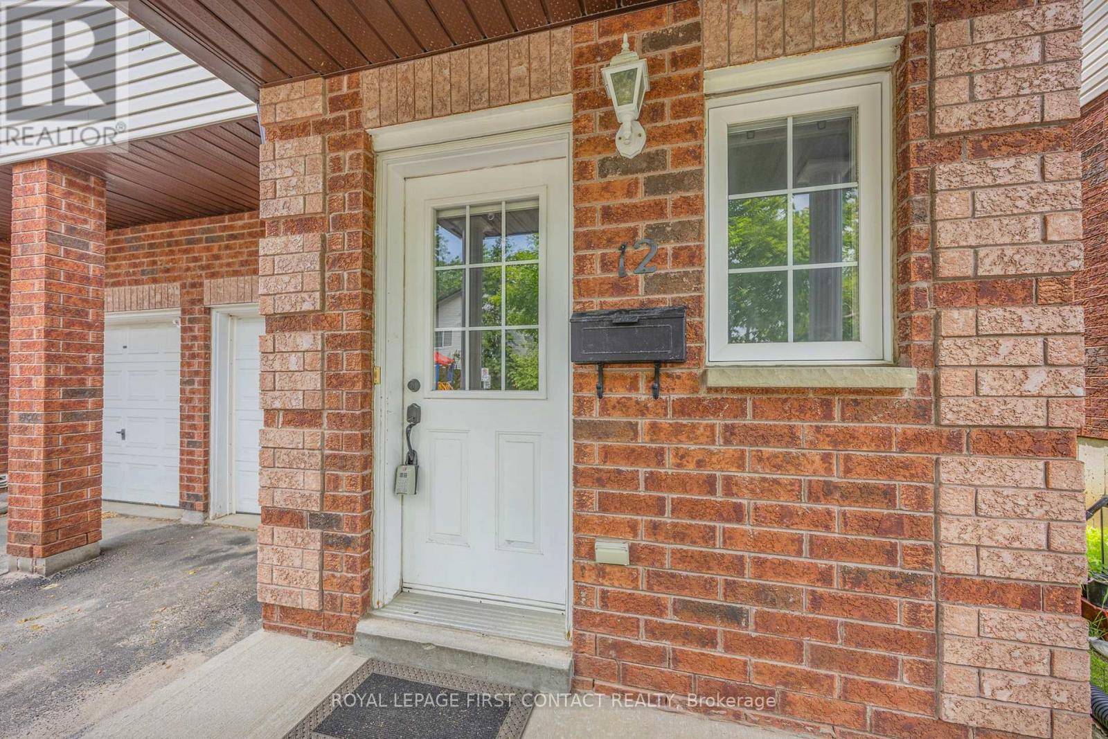 Barrie (painswick North), ON L4N4E2,488 Yonge ST #12