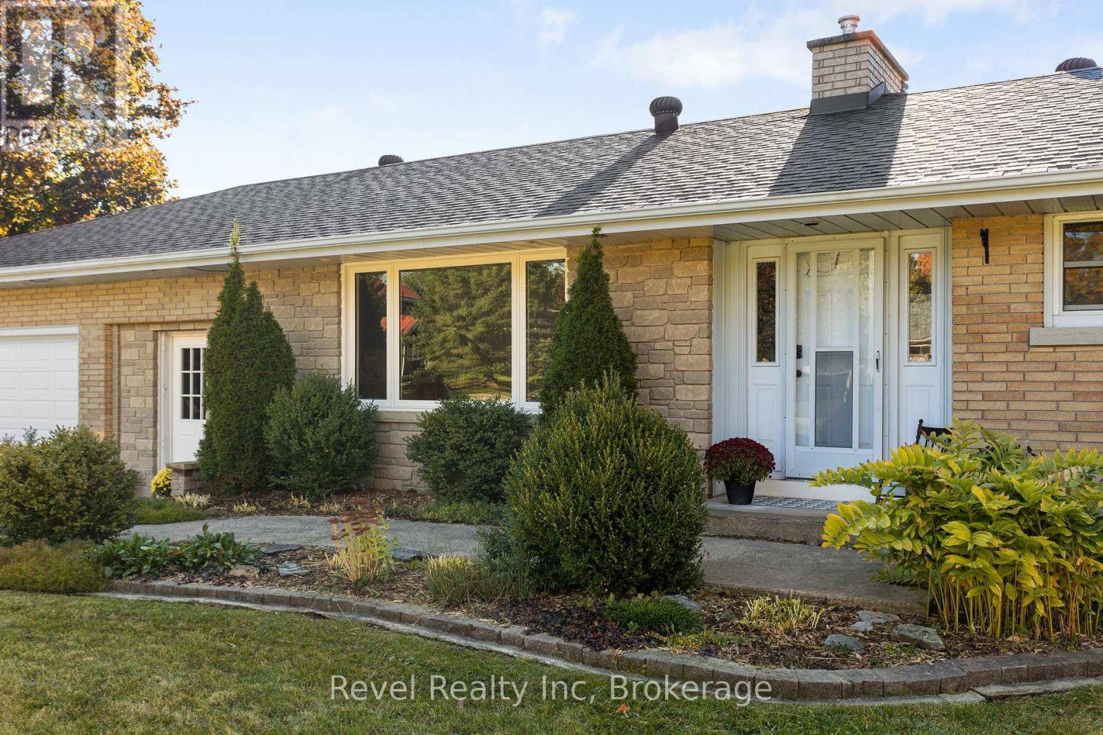 Springwater (elmvale), ON L0L1P0,21 JOHN STREET
